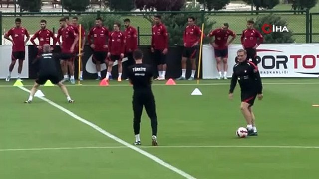 Stefan Kuntz, Serdar Dursun’un penaltı atışını taklit etti