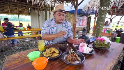 Makan Pindang Tetel Dangan Pemandangan Persawahan, Ini Memang Nikmat
