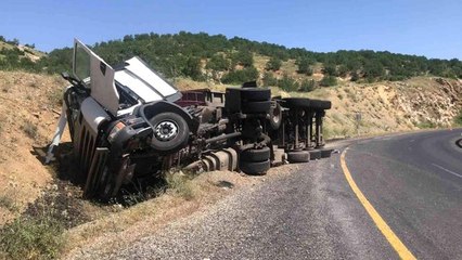 Elazığ'da kömür yüklü kamyon devrildi: 1 yaralı
