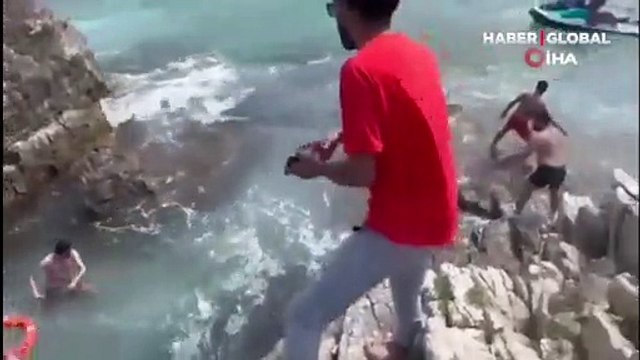 Şile’de can pazarı: Boğulma tehlikesi yaşayan 4 kişi kurtarıldı