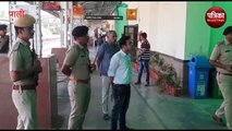 VIDEO : रेलवे स्टेशन पर बम की सूचना, अ​धिकारियों व कर्मचारियों में मचा हड़कंप