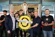 İstanbulspor kupasını Ömer Sarıalioğlu'nun mezarına getirdi