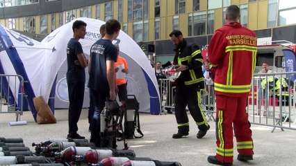 Marseille: Course de pompiers à la Tour La Marseillaise