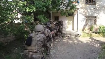 Van'da bir evde 9 düzensiz göçmen yakalandı