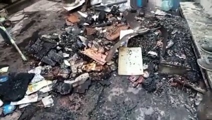 आग से चश्मा एसेसरीज व अन्य सामान जला