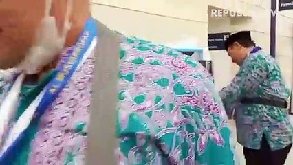Promosi Kesehatan Berhasil, Jamaah Antri Mengisi Botol Semprotan Air