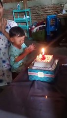 Momen hari ulang tahun adek laki laki ganteng