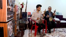 بالفيديو.. فنان كردي يحوّل منزله إلى متحف للأسطوانات الغنائية القديمة