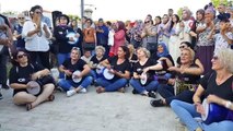 Edirne'de vatandaşlar darbuka eşliğinde doyasıya eğlendi