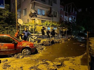 Sağanak nedeniyle su basan evdeki engelli kız öldü, annesi hastaneye kaldırıldı