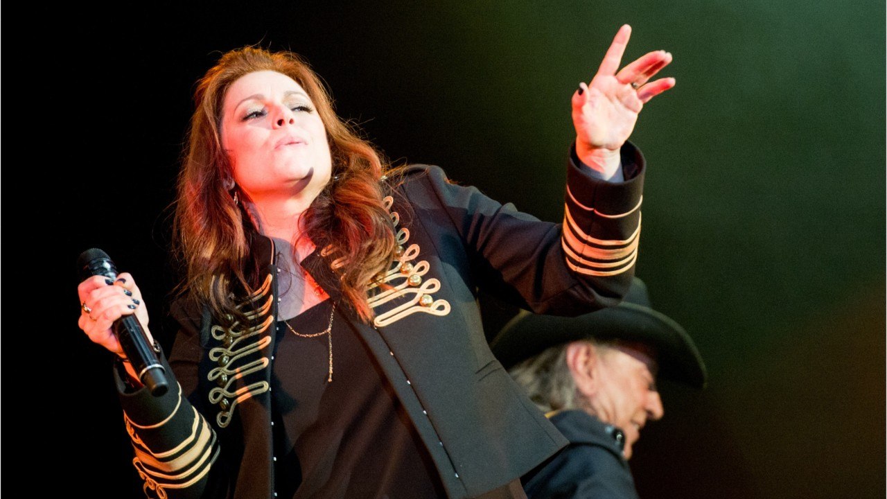 Voici : "Je vais l'aimer toute ma vie" : Isabelle Boulay fait une étonnante déclaration sur Emmanuel Macron