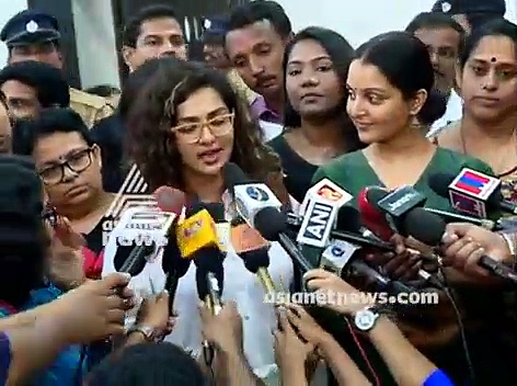 'നിലപാടുകളുടെ മാലാഖ', മഞ്ജു വാര്യര്‍ ആ പ്രതിച്ഛായ അര്‍ഹിക്കുന്നുണ്ടോ?