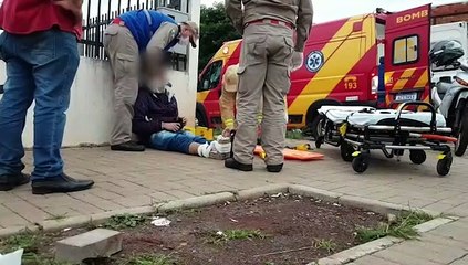 Jovem sofre suspeita de fratura após colisão no Cascavel Velho