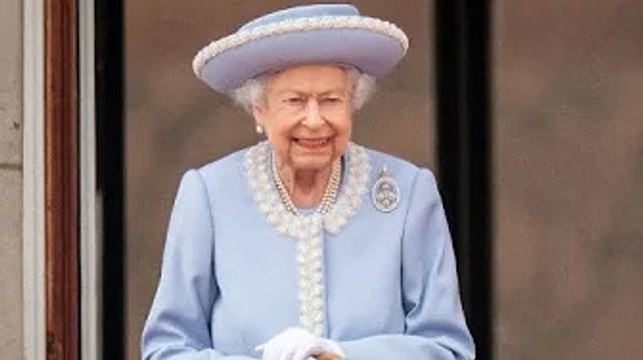 Shock as Queen pulls out of St Paul's Cathedral Service after 'experiencing discomfort'