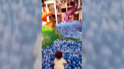 Keseruan Bermain Si JOJOS Saat Di Ajak ke Mall