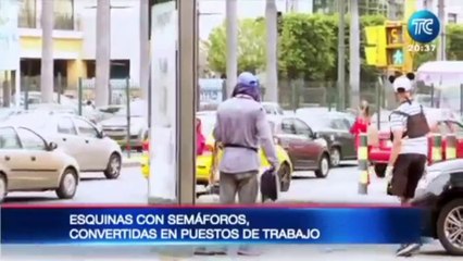 Guayaquil Oculto: Esquinas con semáforos se han convertido en puestos de trabajo