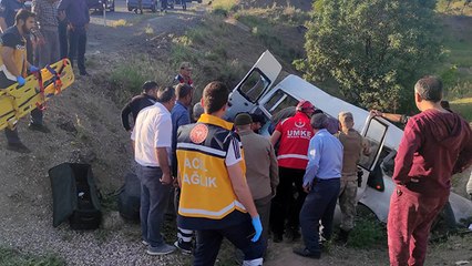 Download Video: Siirt’te işçileri taşıyan minibüs uçuruma yuvarlandı