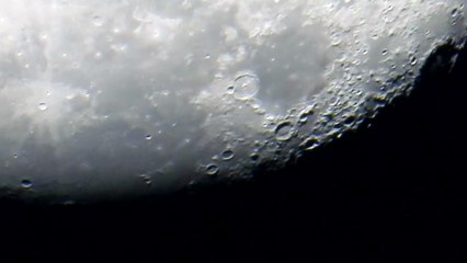 luna iluminada al 79% en fase gibosa creciente