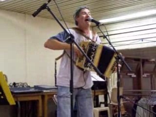 An Anglezed bonetoù ruz, Bernard Loffet, accordéon diato.