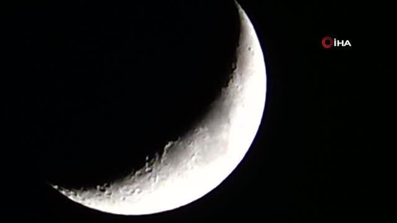 (HAKKARİ)Yüksekova'da görülen hilal güzelliğiyle kendine hayran bıraktı