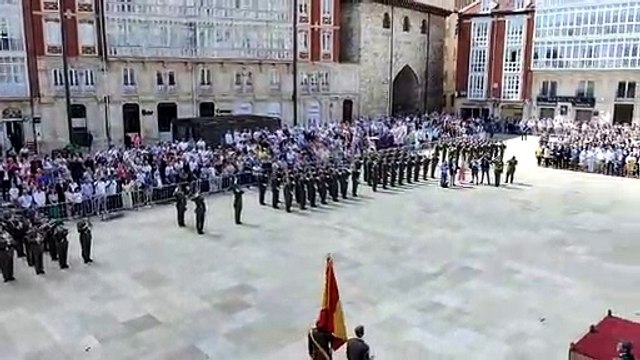 Jura de bandera a los pies de la Catedral de Burgos