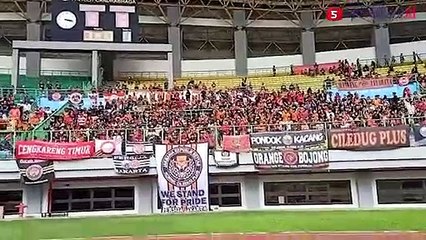 Aksi The Jakmania Luapkan Rindu di Laga Persija vs Sabah