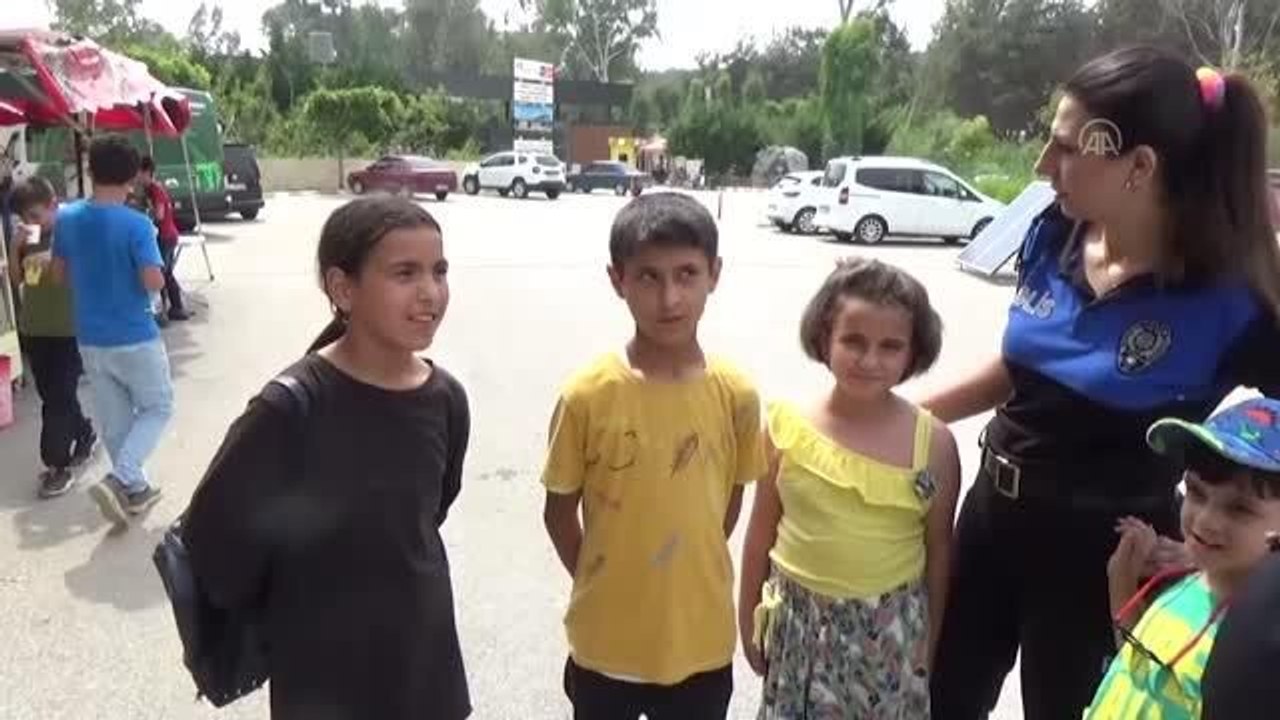 Öğrenciler, "Geziyorum, Görüyorum, Öğreniyorum" projesi ile Tarsus'u gezdi