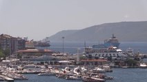 ÇANAKKALE - Karadeniz'e doğal gaz borularını yerleştirecek gemi Çanakkale Boğazı'ndan geçti