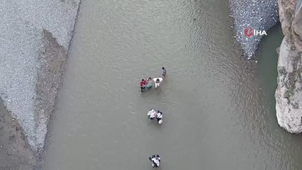 Baraj kapaklarının açılmasıyla sular yükseldi... Mahsur kalan piknikçiler böyle kurtarıldı