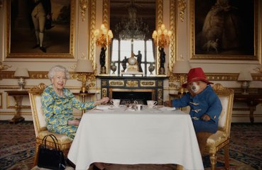 Queen Elizabeth makes surprise appearance in Paddington Bear sketch