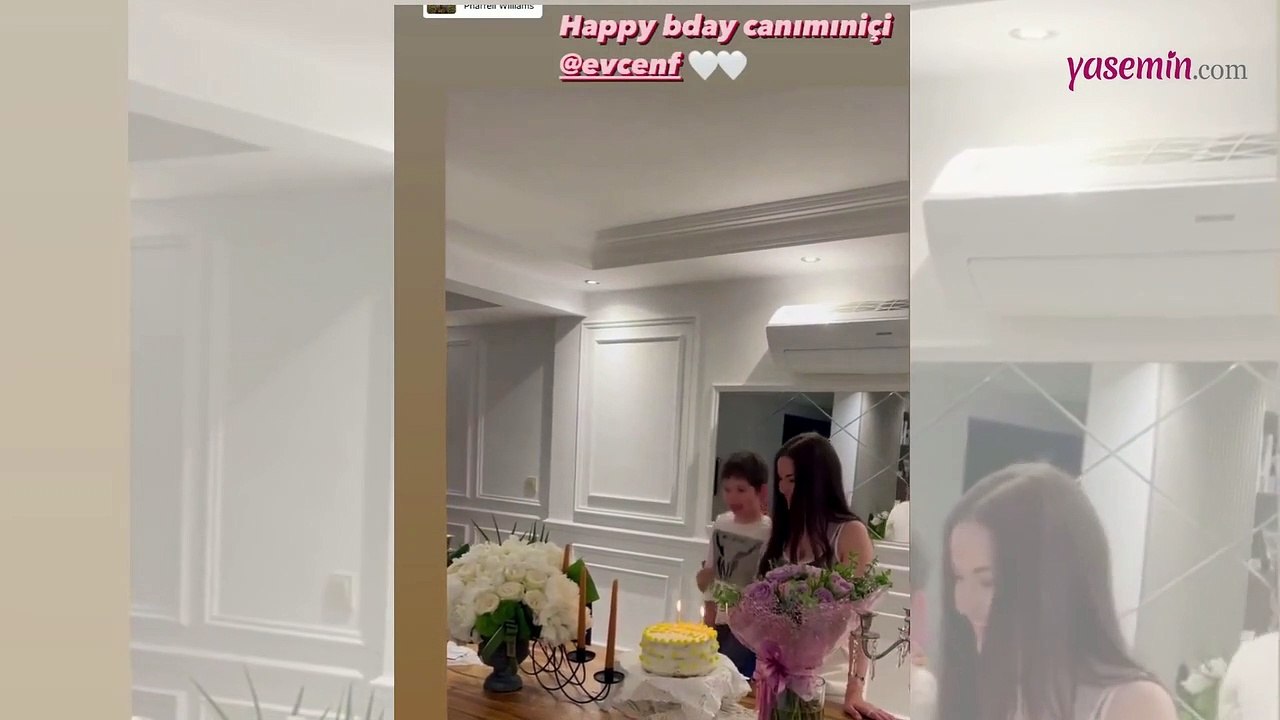 Fahriye Evcen'e doğum günü sürprizi! Ünlü oyuncunun mumlarını Karan üfledi
