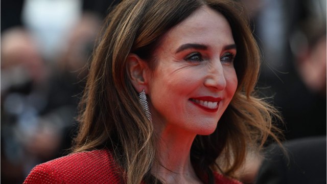 VOICI : J'étais très timide : Elsa Zylberstein se confie sur le rôle de son père dans sa carrière au cinéma
