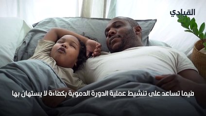 لماذا ينصح بوضع الوسادة بين الفخذين أثناء النوم؟