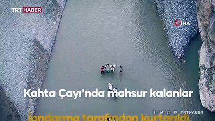 Baraj kapakları açılınca çayda mahsur kaldılar