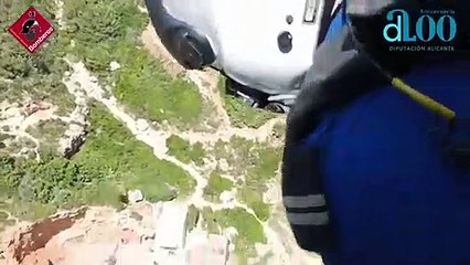 Los bomberos de Alicante rescatan a una mujer que había sufrido un síncope en Benitachell.