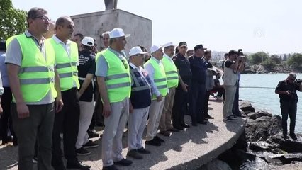 Balık ve kurbağa adamlar denizde ve kıyıda temizlik yaptı