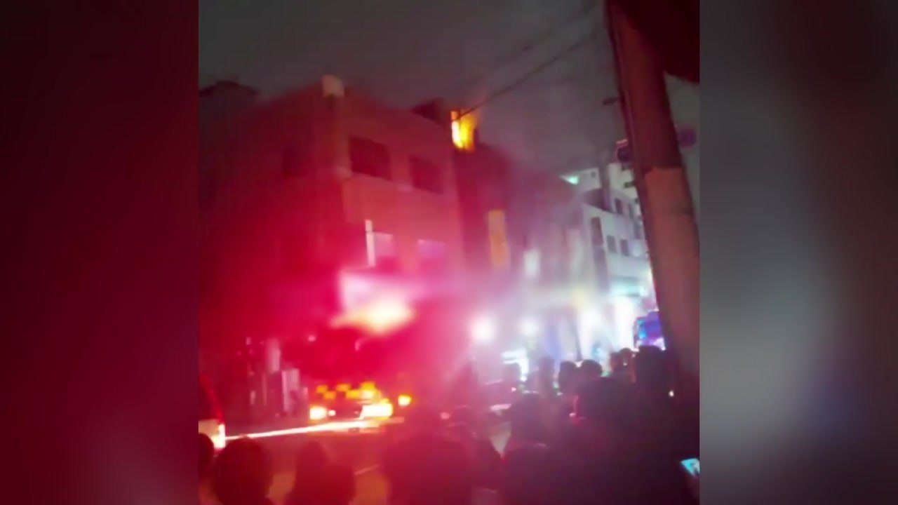 경기도 부천 상가 건물에서 불...다친 사람 없어 / YTN