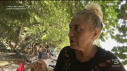 Nick Luciani riceve una sorpresa per il compleanno e punge Carmen Di Pietro: "Non ho rancore" Nell'u