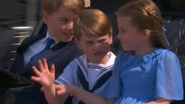 Princess Charlotte shuts down Prince Louis as royal proudly waves at crowds VIDEO