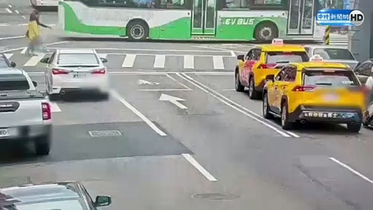 公車駕駛未禮讓行人釀成交通事故