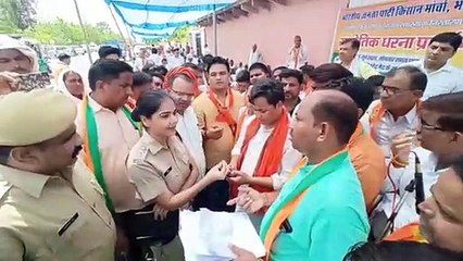 भाजपा नेताओं से पुलिस की कहासुनी