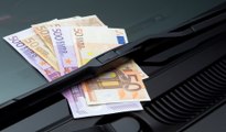 Vous avez un billet de 50€ posé sur le pare-brise, attention...