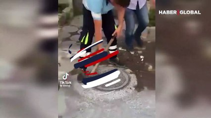 Rögar kapağının altından yüzlerce böcek fışkırdı!