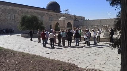Fanatik Yahudiler yine Mescid-i Aksa'ya baskın düzenledi