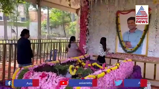 ಪುನೀತ್‌ ರಾಜ್‌ಕುಮಾರ್ ಸಮಾಧಿಗೆ ಭೇಟಿ ನೀಡಿದ ನಿರ್ದೇಶಕ ರಾಮ್‌ ಗೋಪಾಲ್ ವರ್ಮಾ!