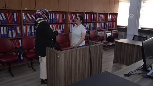 Adliyede işitme engellilerin derdine tercüman oluyor