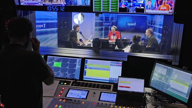 Les stories de François Hollande, Emmanuel Macron, Jean-Luc Mélenchon et Jean Lassalle