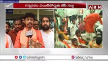 ఎయిర్ పోర్ట్ దగ్గర బీజేపీ నేతలను అడ్డుకున్న పోలీసులు || AP BJP Leaders || ABN Telugu