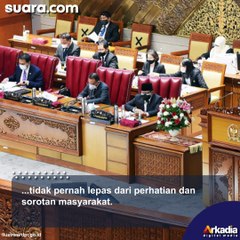 Heboh Seorang Pria Parodikan Kelakuan Anggota DPR Saat Rapat, Endingnya Bikin Ngakak