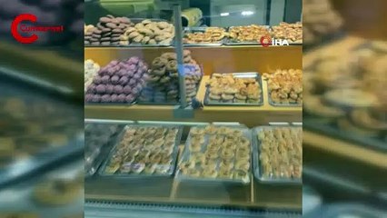 Dev market zincirinin şarküteri reyonunda fare kurabiyelerin üstünde gezdi